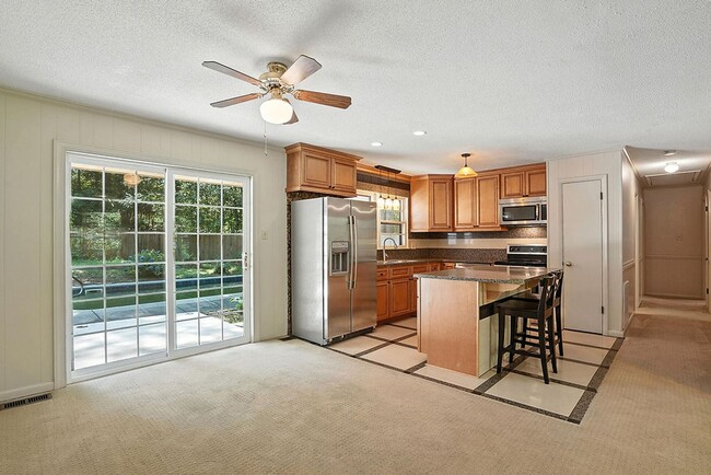 Building Photo - Charming 3BR 1 BTH Home with Inground Pool...