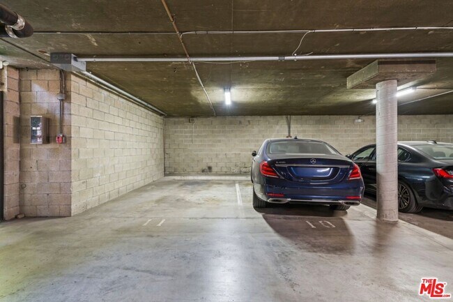 Building Photo - 1210 Kings Rd