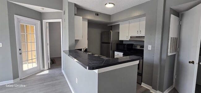 Building Photo - 421 Fountainhead Cir