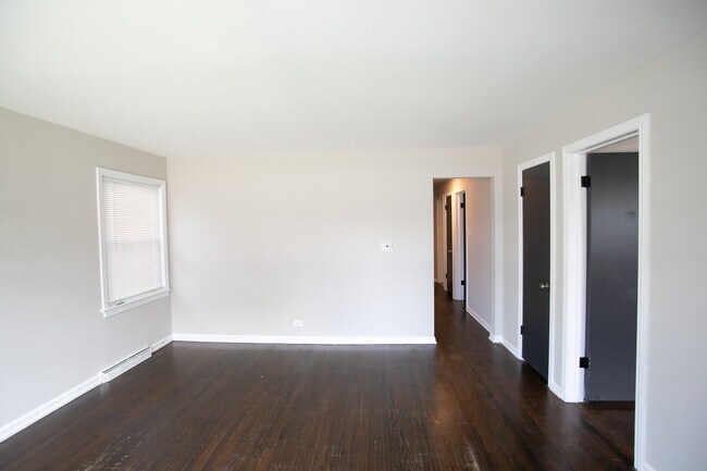 Building Photo - 8837 S Talman Ave