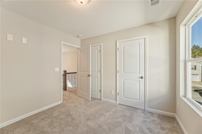 Building Photo - 978 Valley Rock Dr