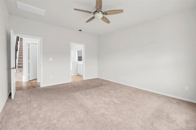 Building Photo - 15100 Crown Mnr Dr