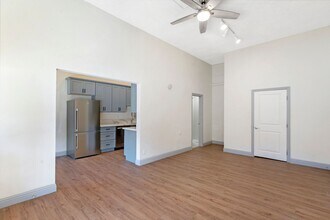 Building Photo - 1411 Encinal Ave - Studio | 1 bathroom