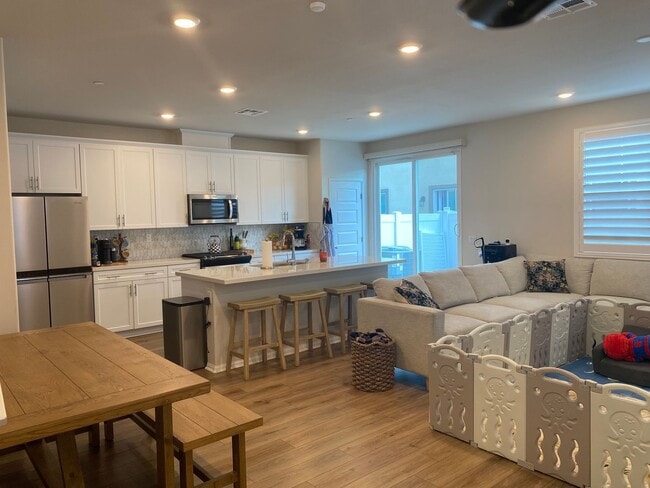 Building Photo - 40578 Birchfield Dr