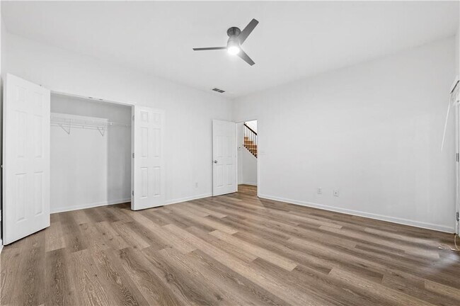 Building Photo - 2844 Loftview Square