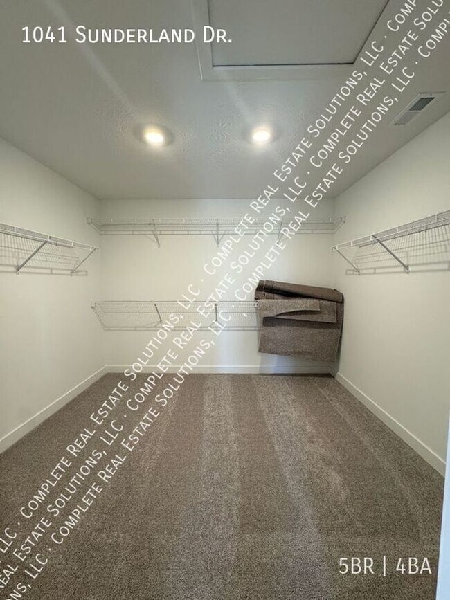 Building Photo - 1041 Sunderland Dr