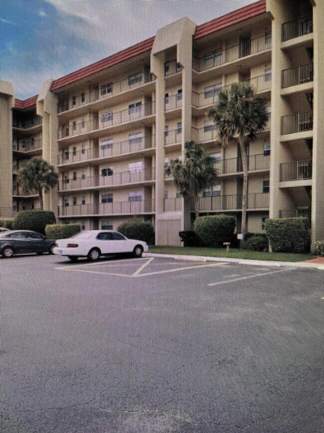 Primary Photo - 3661 Via Poinciana