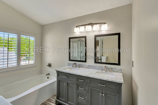 Building Photo - 1336 Wild Olive Dr