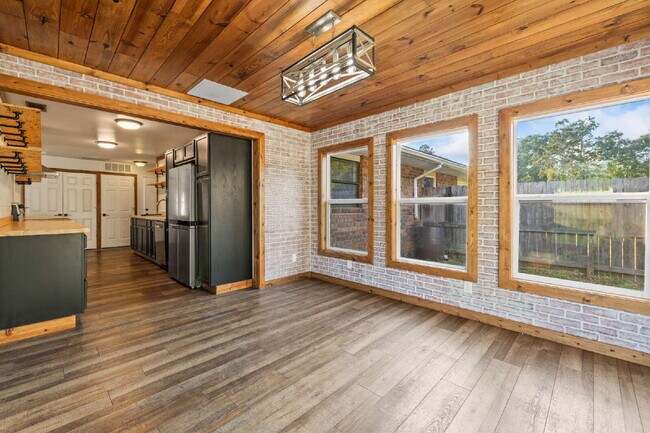 Building Photo - Stylish 3 Bed, 2 Bath Renovated Duplex in the Heart of Rincon!