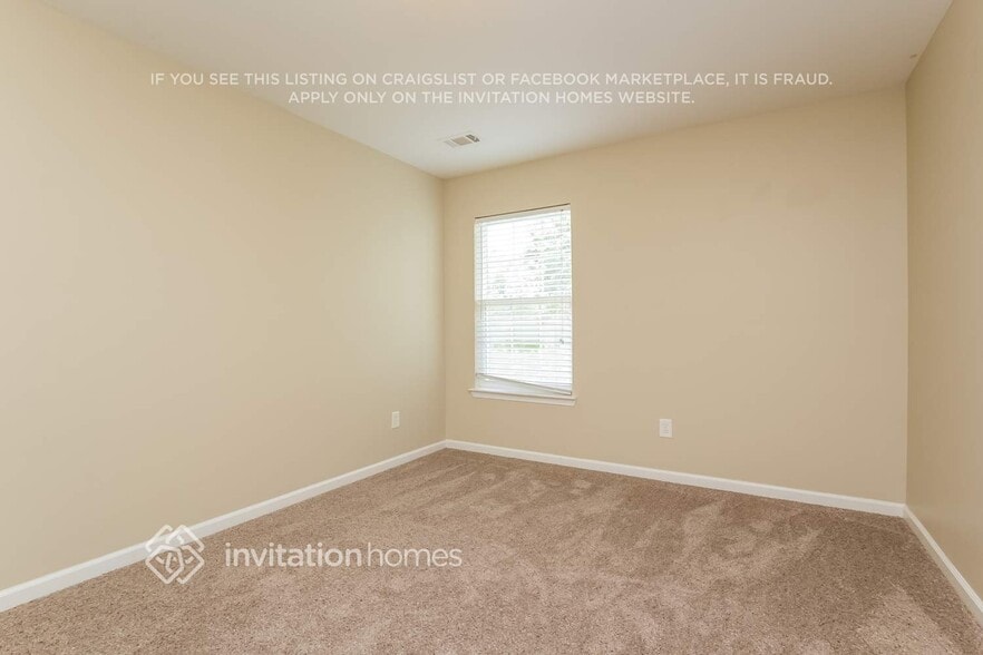 Building Photo - 2650 Mayfair Dr