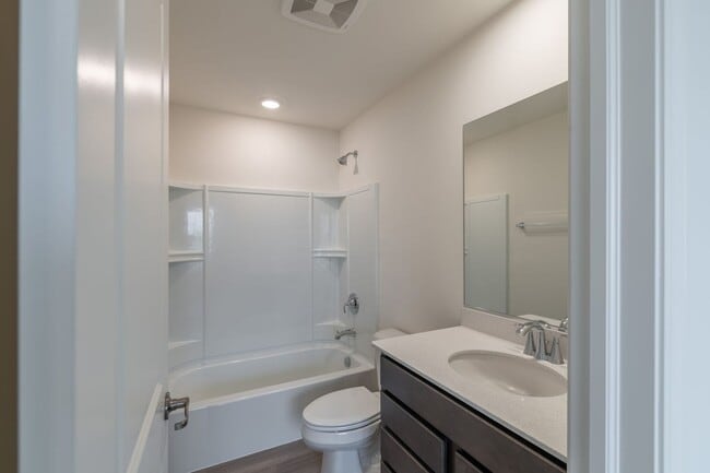 Building Photo - 605 Brook Ct