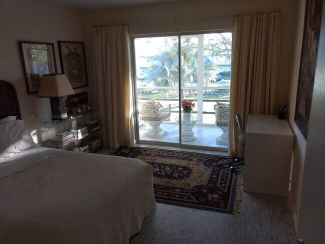 Building Photo - 2615 Garden Dr N