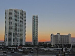 Building Photo - 2747 Paradise Rd