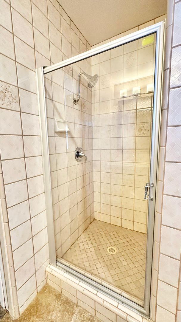 Building Photo - Lovely semi-attached, Single-Story Guest H...