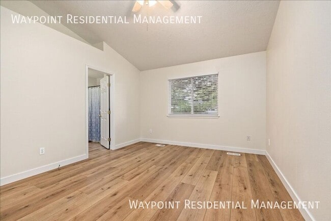 Building Photo - 1095 N Marsh Hawk Pl