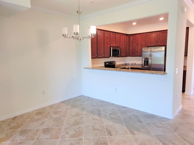 Building Photo - Annual Unfurnished 3 Bedroom, 2.5 Bath Tow...