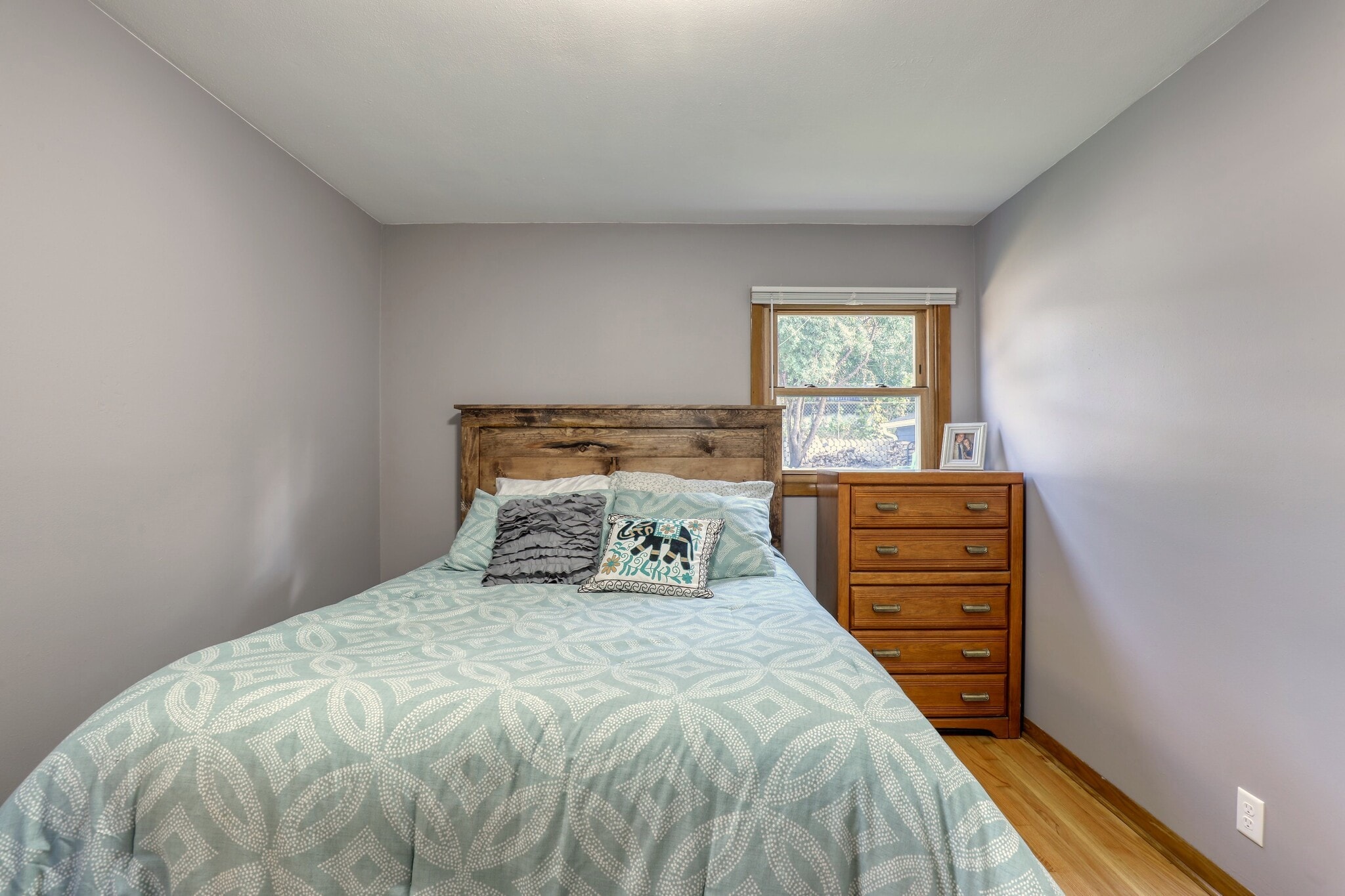 Second bedroom - 11918 W Dearbourn Ave