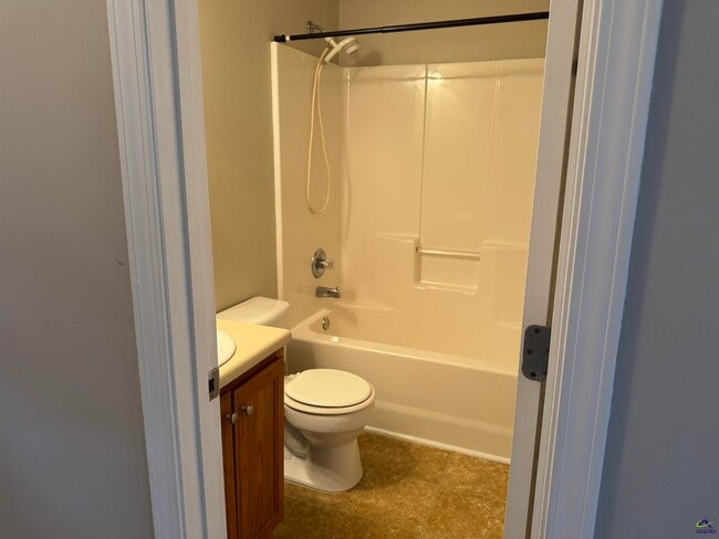 Building Photo - 105 Windmill Court