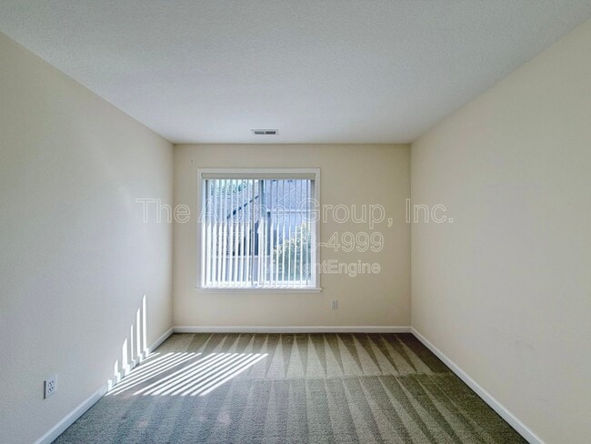 Building Photo - 351 NW Kotrik Pl