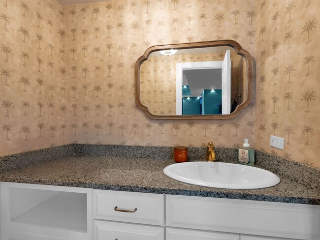 Building Photo - Have It All in Crystal City: Spacious, Stylish & Steps From Everything!