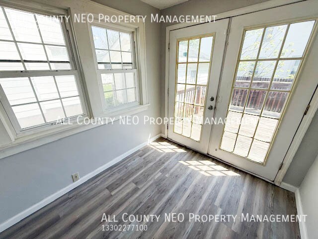 Building Photo - 900 Roslyn Ave SW