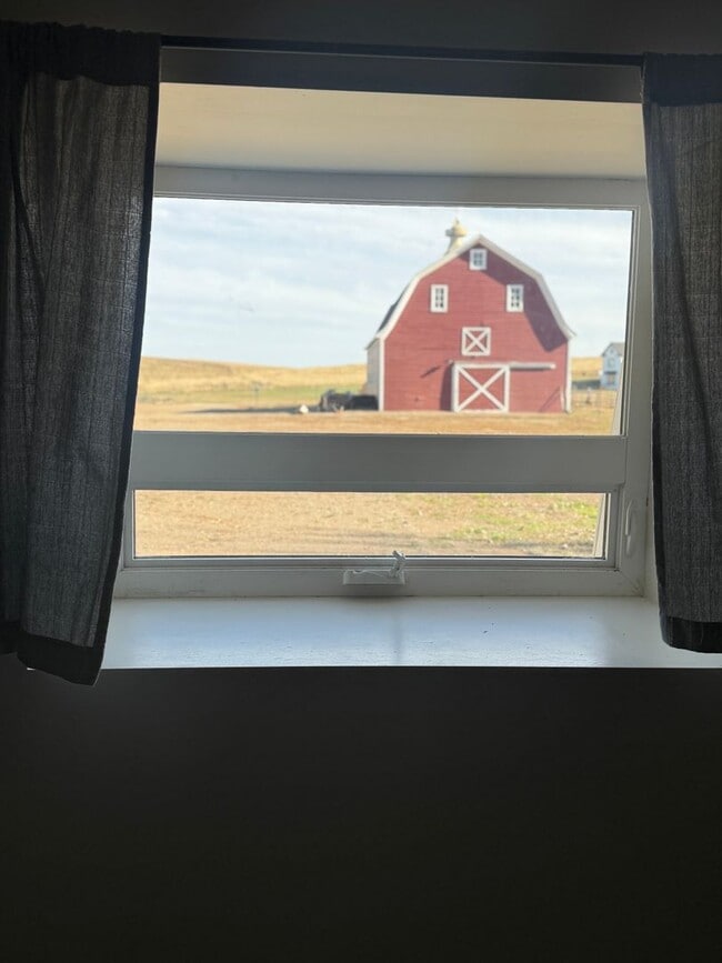 Building Photo - CHRISTMAS SPECIAL!! RURAL Single family home!