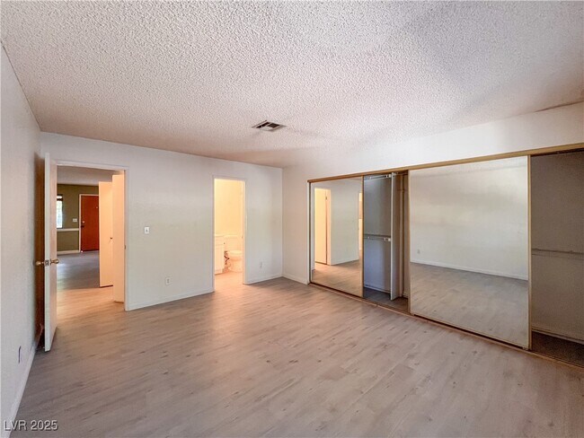 Building Photo - 2700 Baycliff Ct
