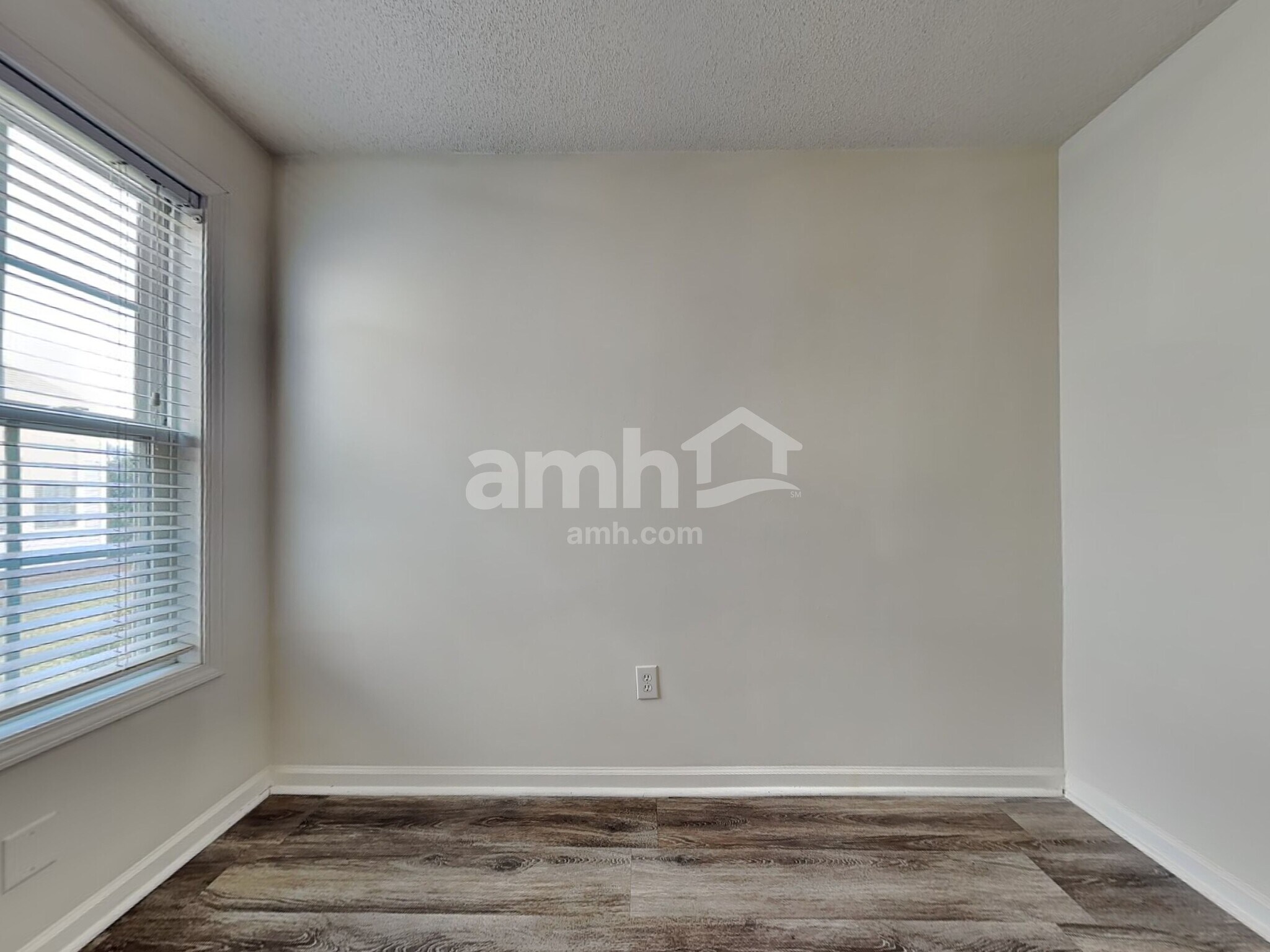 Building Photo - 11 Lake Linden Ct