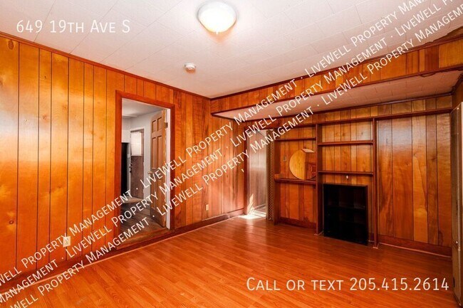 Building Photo - 649 19th Ave S