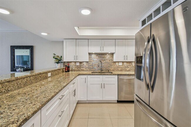 Building Photo - 7400 Sun Island Dr S