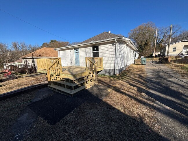 Building Photo - Beautifully Renovated 3BR / 2BA Bungalow in Gastonia