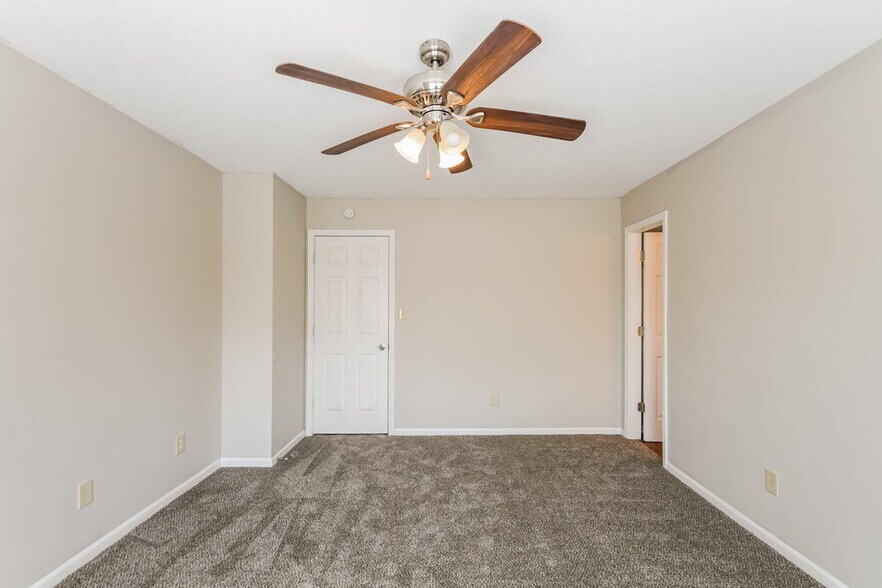 Building Photo - 5805 Tanager Ln