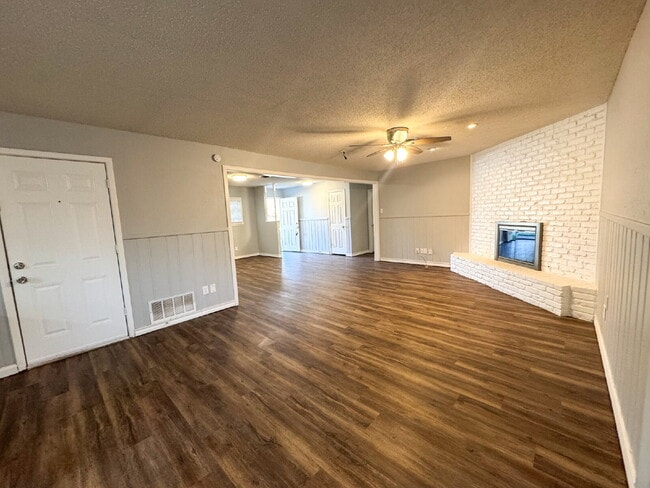 Building Photo - Newly-updated, 3-bedroom near LCU!