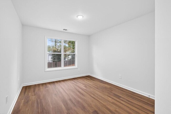 Building Photo - 2467 Bittersweet Cir