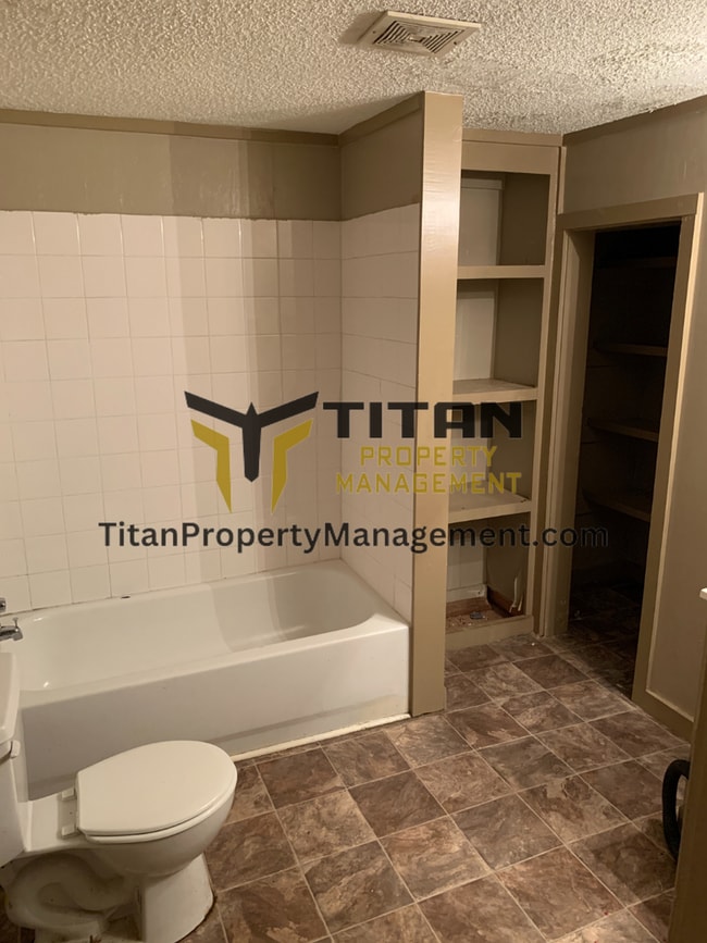 Building Photo - 2Bed/1Bath House