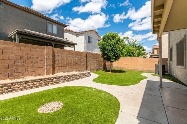 Building Photo - 17410 W Holland Ln