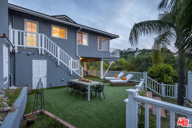 Building Photo - 3819 Sunswept Dr