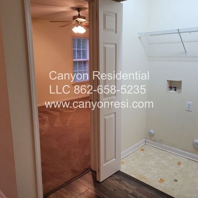 Building Photo - 3320 Trenchard Ln
