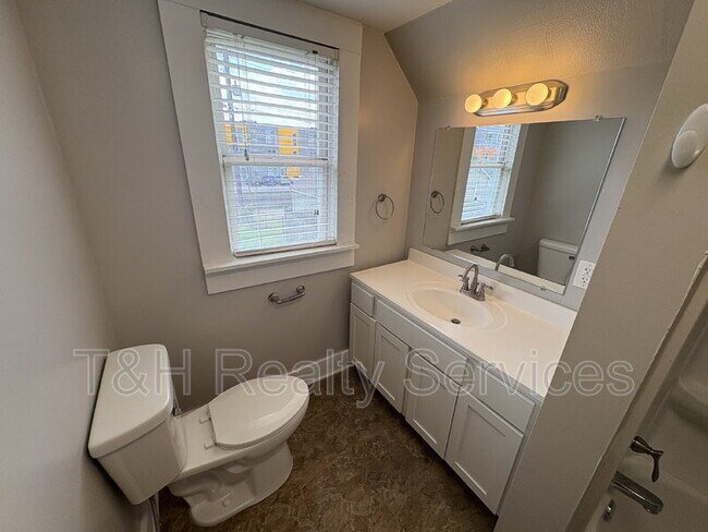 Building Photo - 1624 Yandes St