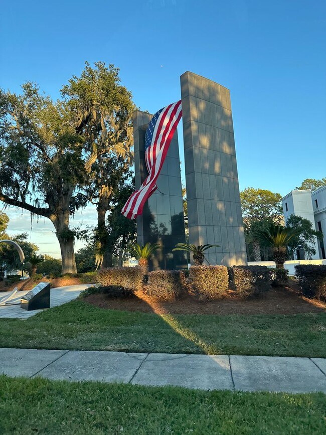 Building Photo - 322 Oakland Ave