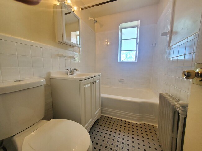 Building Photo - 694 Sanford Ave