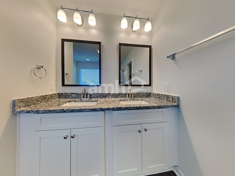 Building Photo - 347 Southwilde Way