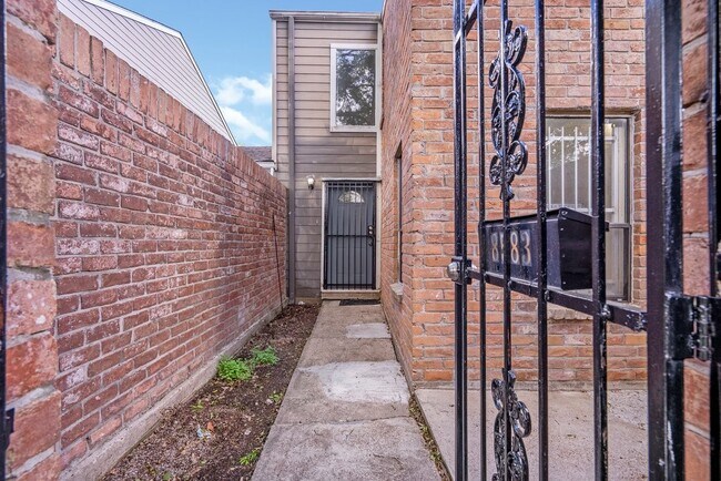 Building Photo - 8583 Wilcrest Dr