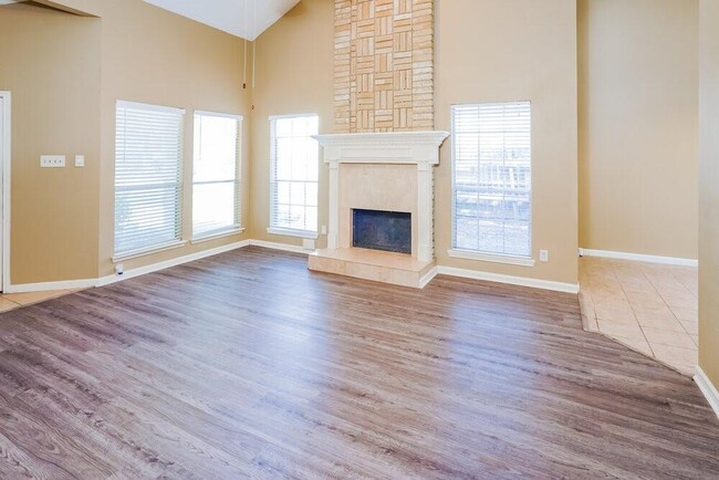Building Photo - 18082 Garden Manor Dr