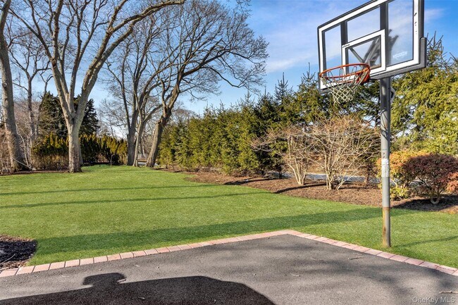 Building Photo - 435 Luptons Point Rd