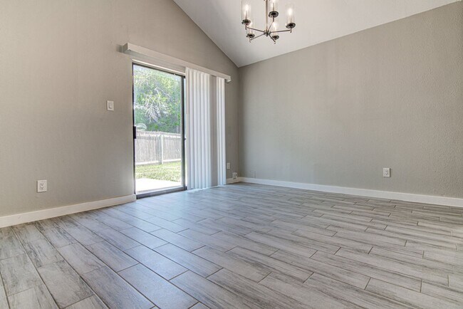 Building Photo - 1603 Dale Cove