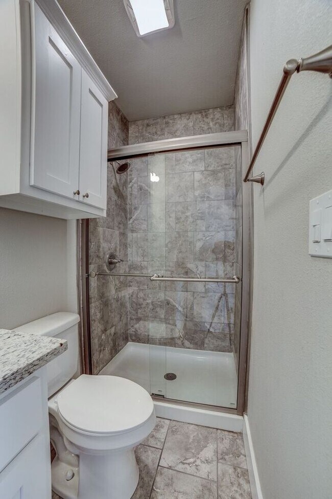 Building Photo - Dreamy Craftsman 3/2 Expertly Remolded
