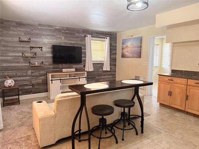 Building Photo - 2435 Wilson St