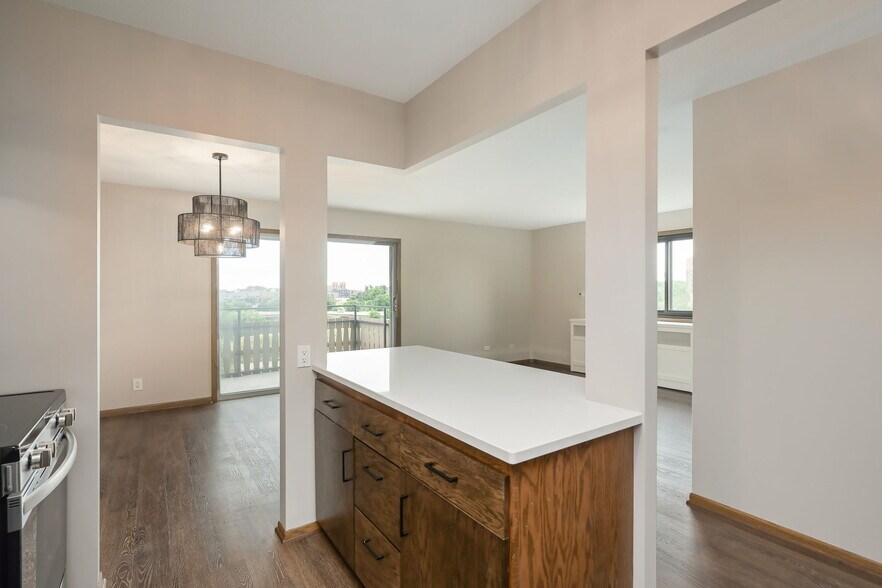 Building Photo - 410 Groveland Ave