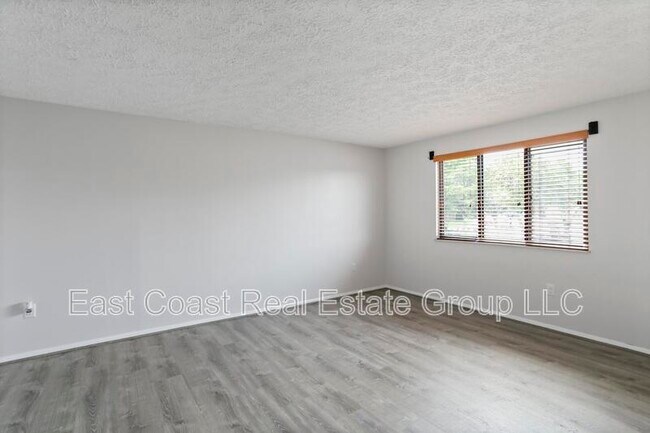 Building Photo - 993 Heather Ridge Dr